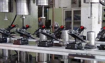 傳統沖壓線應用沖壓機器人實現沖壓自動化生產