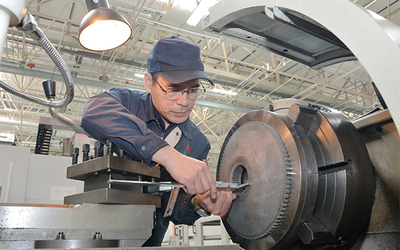 王英武:心手合一打磨“絕活兒”的航天工匠_新聞頻道_央視網(cctv.com)